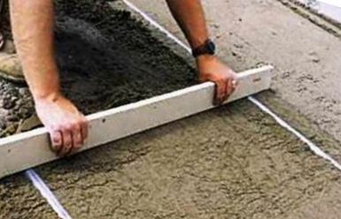 Процесс укладки бетона М150
